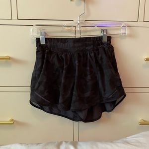 Lululemon dark camo size 4 4 inch shorts